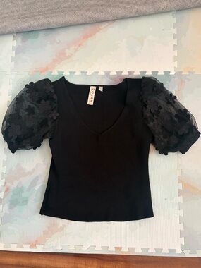 Anthropologie Dolan Black V‑Neck Puff‑Sleeve Top with Floral Mesh Sleeves
